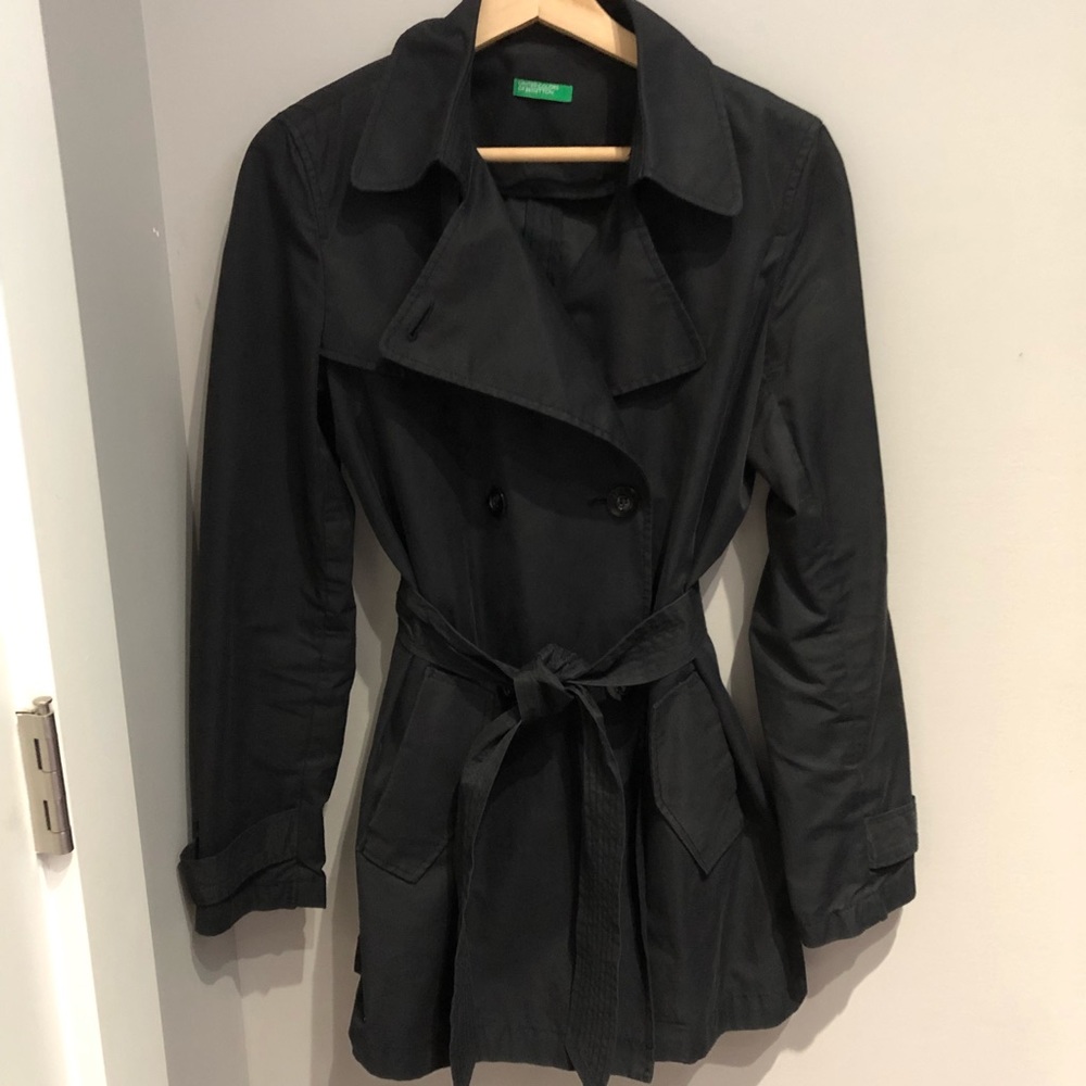 BENETTON TRENCH COAT size medium